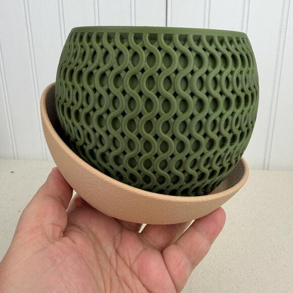 The Echo Planter, Indoor Flower Pot, Tabletop Planter, Wavy Geometric Design - Picture 10 of 12
